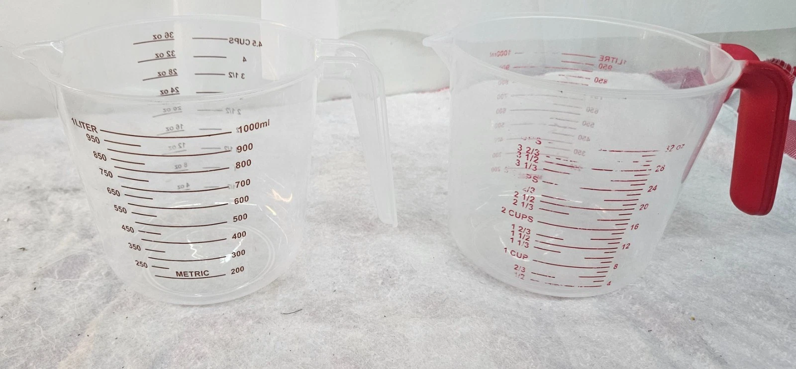 Pair Plastic Liquid 4.5 Cup or 1 Litre MEASURING CUPS w Handles