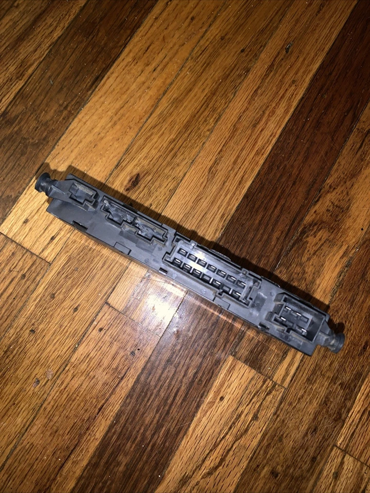 2014-2021  Dodge Jeep Grand Cherokee Drivers Memory Seat Module P05026616AE - Image 4 of 4