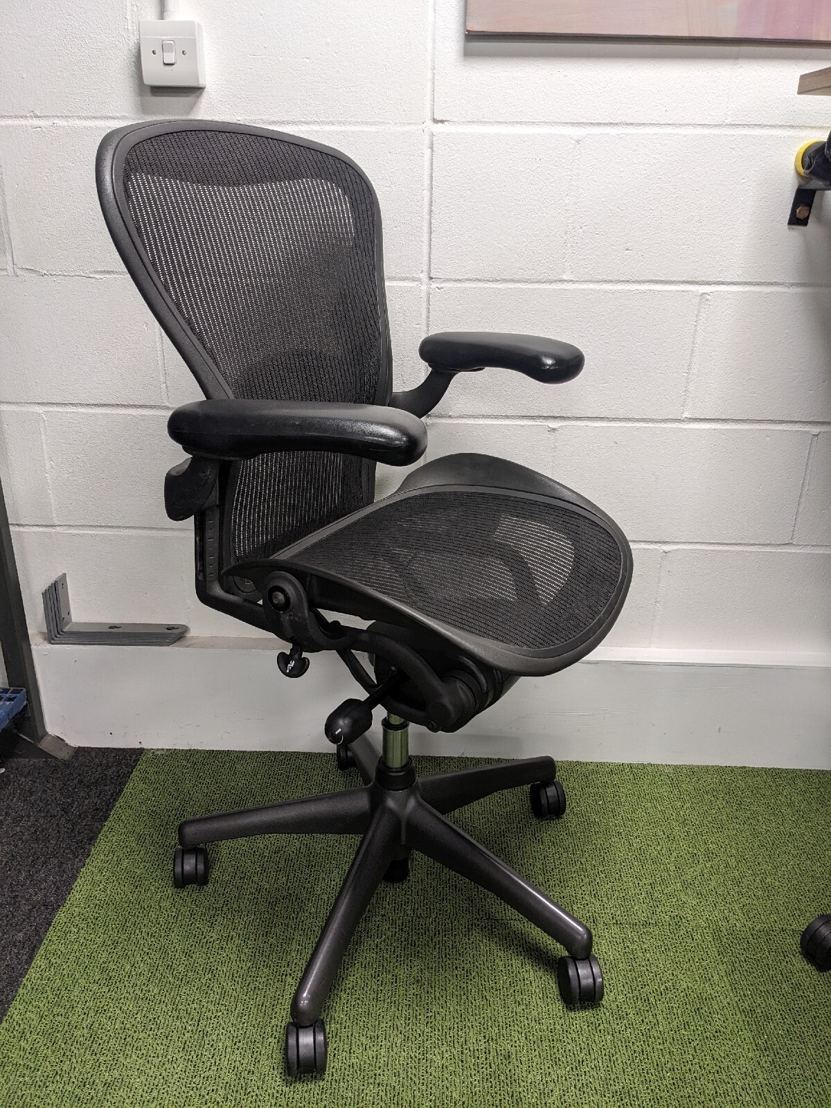 Herman Miller Aeron Classic + Lumbar Support Mesh Graphite Fully