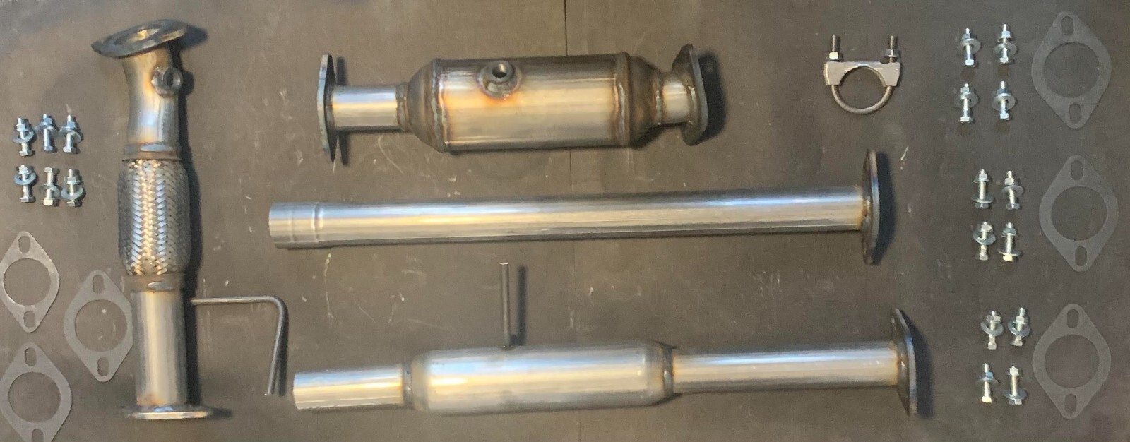 FITS20102013 Hyundai Tucson 2.4L Catalytic Converter/Resonator/Front