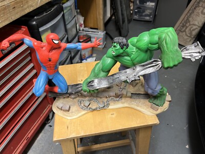 Enesco Marvel Spiderman vs Incredible Hulk A27606 - Neu und Originalverpackt