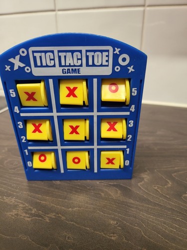 Tick Tack Toe Game Naughts + Crosses Travel Game Rare heigh 11.5cm small compact