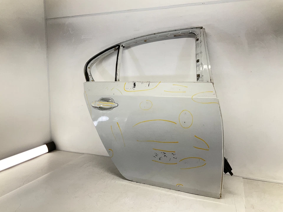 08-10 Puerta exterior trasera derecha pasajero bmw 535i sin cristal Foto 2 de 4