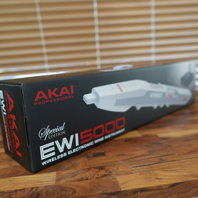 Akai Professional Pro EWI 5000J Wind Synthesizer weiß