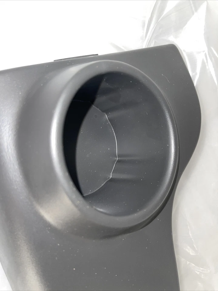 2002 - 2004 雪佛兰 Venture Montana 第三排车手侧杯架装饰 — 第 3/4 张图片