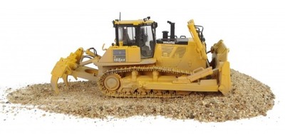 UNIVERSAL HOBBIES, Bull KOMATSU D155 AX-7 - Gesalzene Version, 1/50, UH8156