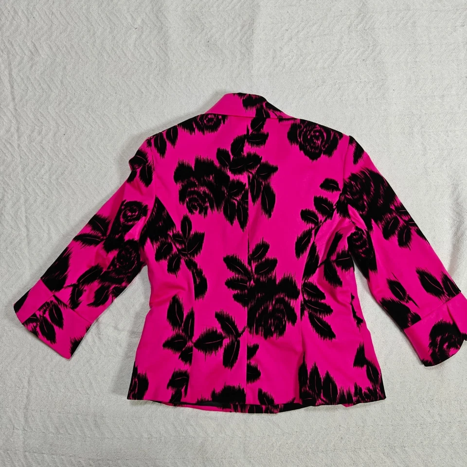 Jaqueta Trina Turk Rosa Preta Floral Botão Elástico Manga 3/4 Blazer Carreira Tamanho 10 - Imagem 2 de 4