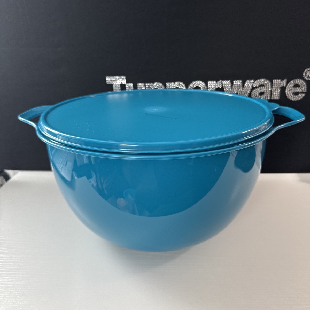 Tupperware Thatsa Mega Bowl 10L / 42 Cup Aqua Blue Matching Seal