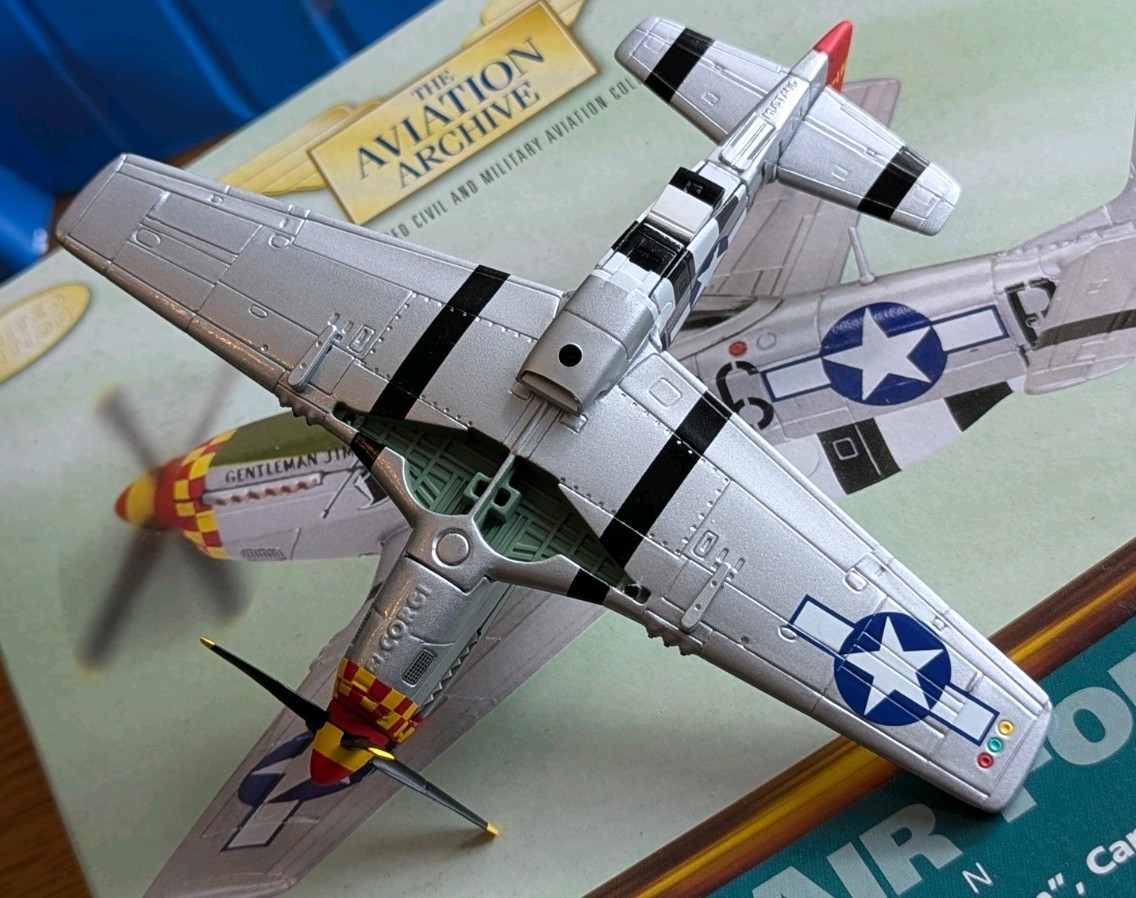 Avion CORGI AA32208 P51 MUSTANG