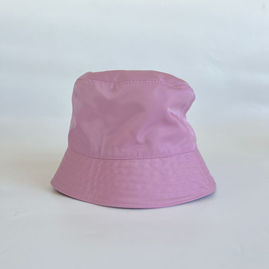 PRADA バケハ ピンク 希少 美品 Prada pink re-nylon bucket hat with logo plaque | eBay
