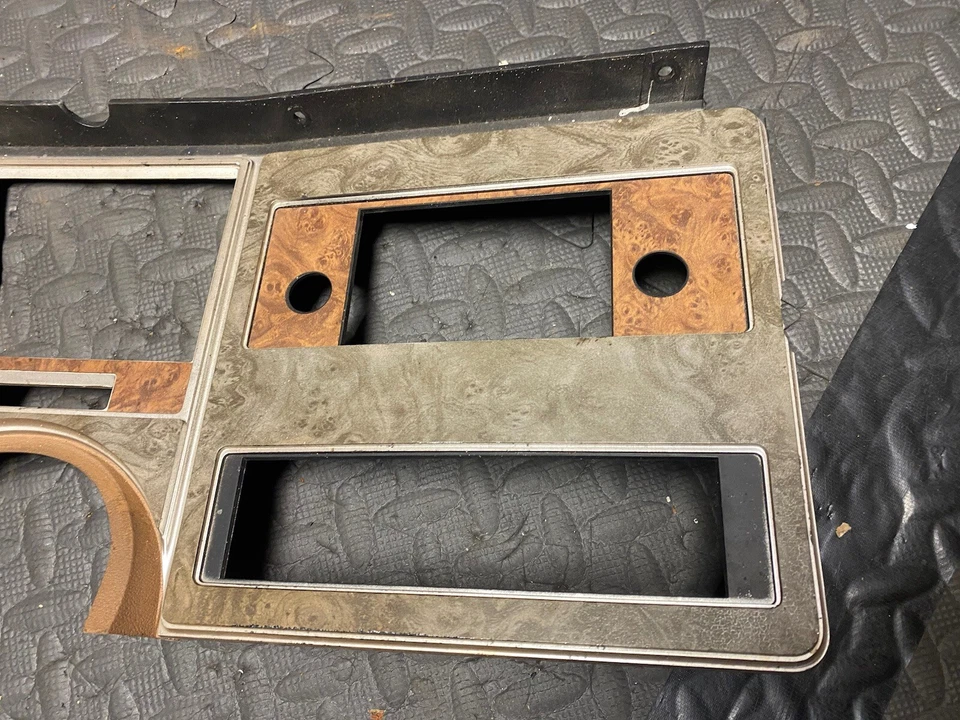 Cuadro de instrumentos Ford Granada 1975 bisel. D5DB-66045 C90-D Foto 2 de 4