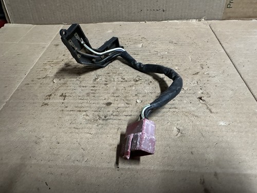 82 Honda CB750C DOHC Fuse Box Assembly OEM CB750 -33 T01 - Picture 3 of 4