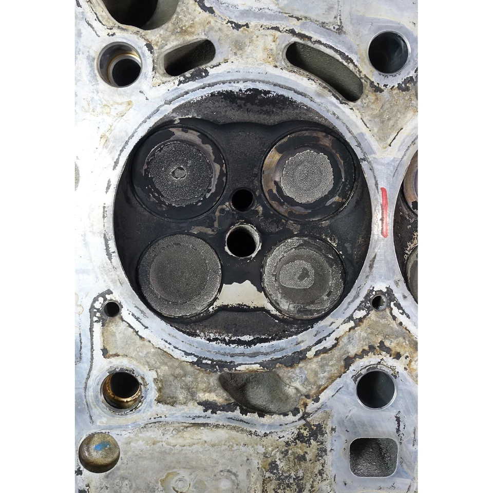 Válvulas de culata de motor biturbo de 6 cilindros BMW N54 3.0 08-13 dañadas OEM Foto 3 de 4