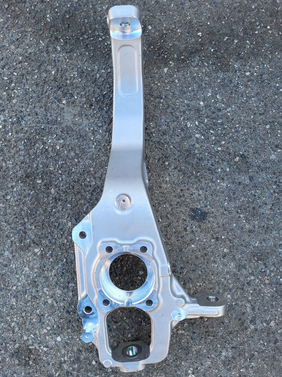 2017-2022 MASERATI LEVANTE LEFT FRONT SPINDLE KNUCKLE WHEEL  OEM 673009983