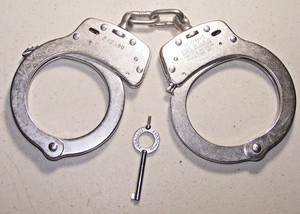 Smith & Wesson Model 100-1 Handcuffs, Nickel Plated,With Carry Case