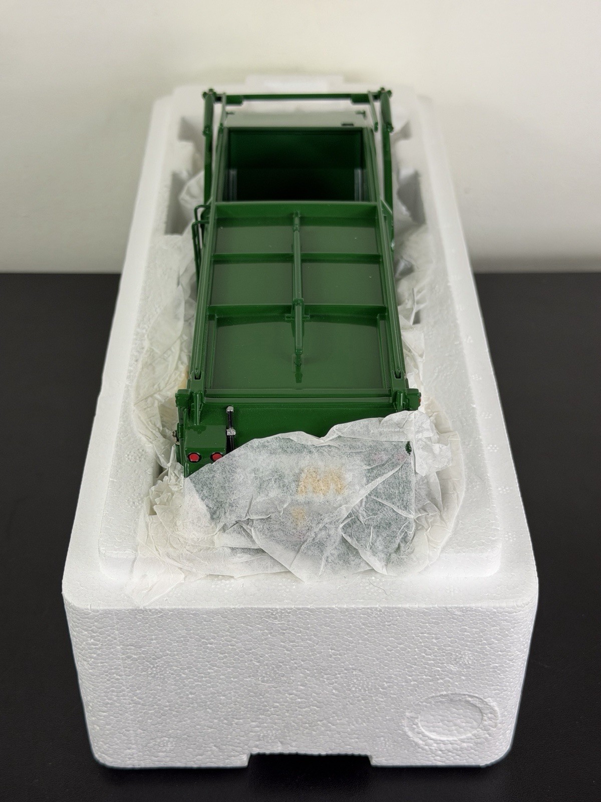 NIB  First Gear 1:34 Waste Management Mack Front-End Loader With Bin 19-2924