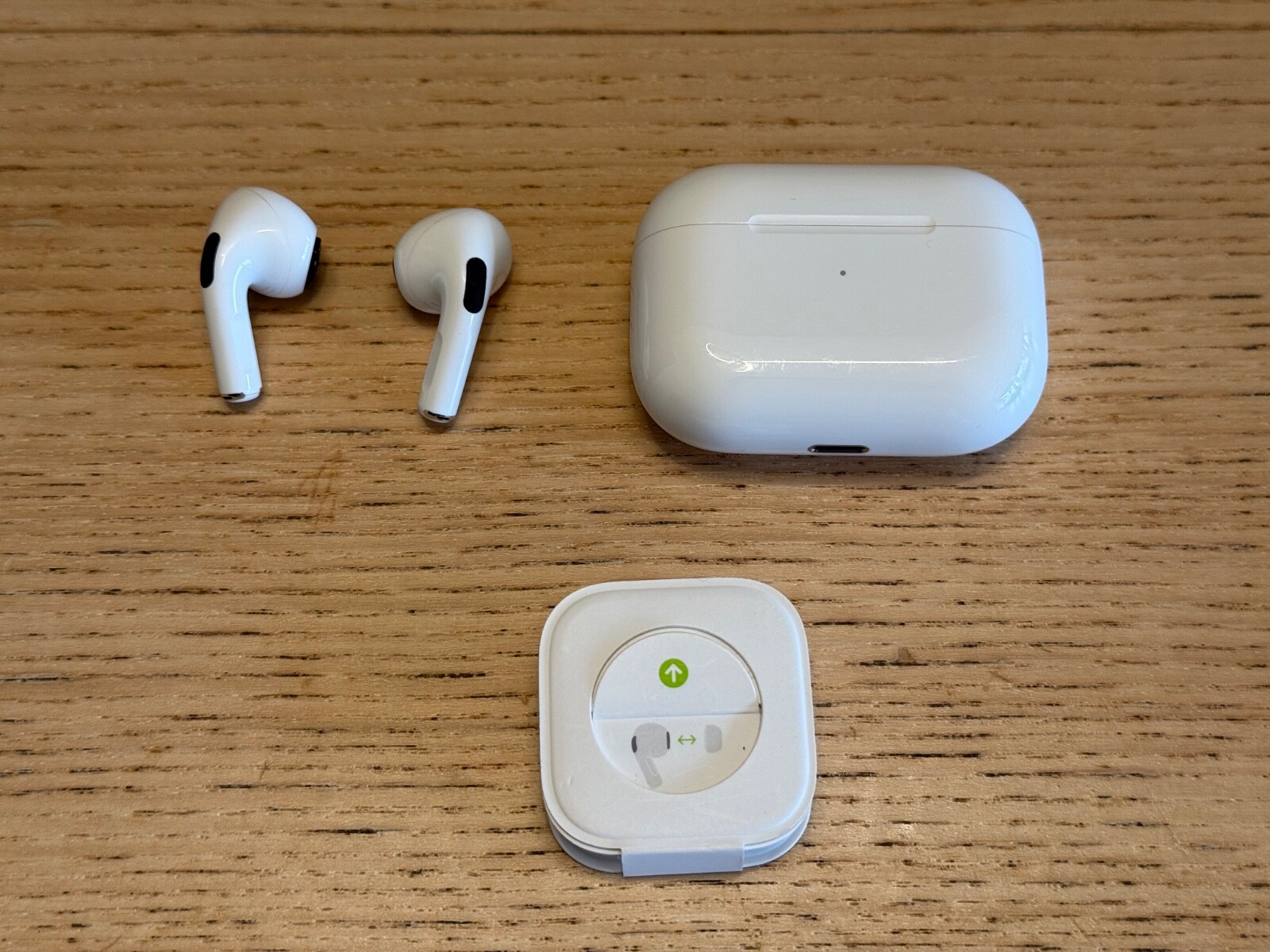Apple AirPods Pro with MagSafe Wireless Charging Case - White