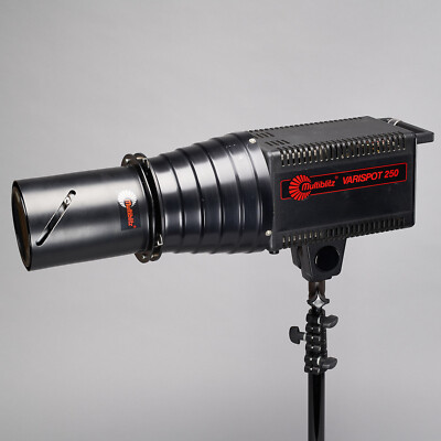 MULTIBLITZ flash de studio PROFILUX 200W (Prostu-2