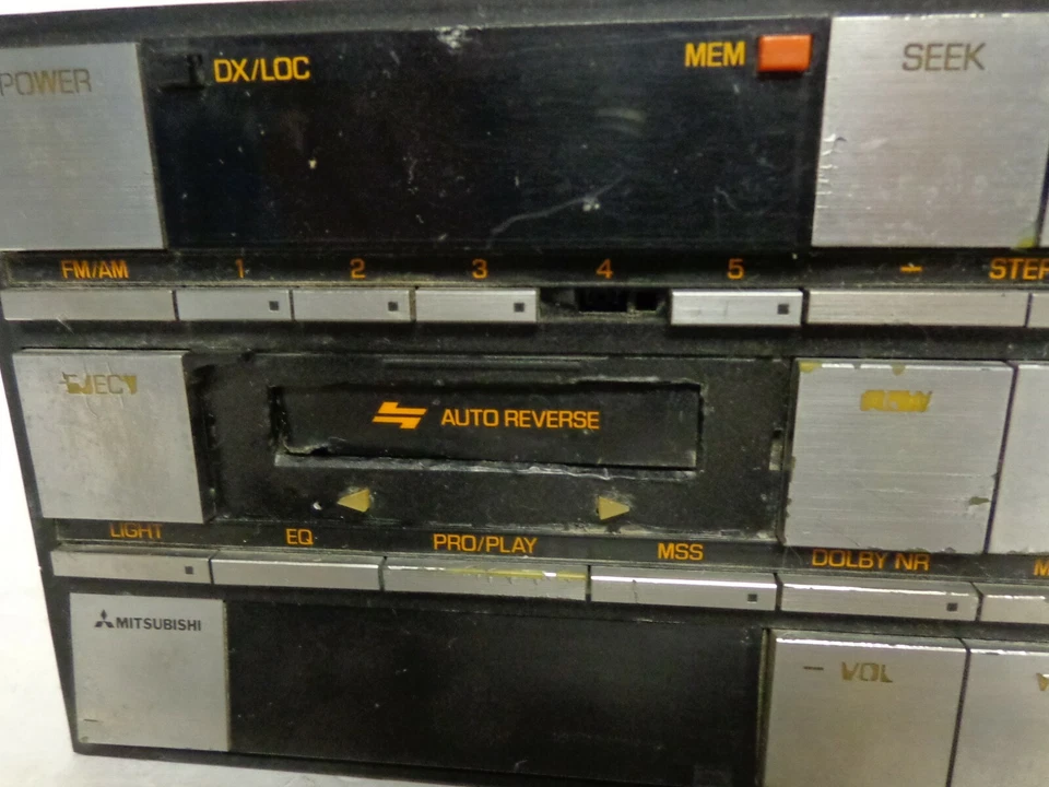 Radio Mitsubishi Starion Dodge Conquest AM/FM Cassette estéreo RX-395Y 1982-1986 Foto 3 de 4