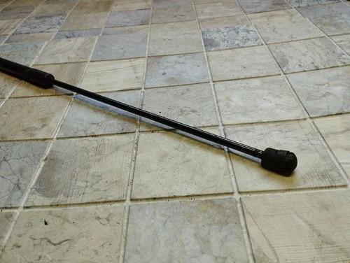 VW PASSAT Variant B6 3C5 Vordere linke Motorhaubendämpfer 3C0823359A 18227394