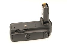 Nikon MB-D200 Multi Power Battery Pack w/AA-Insert
