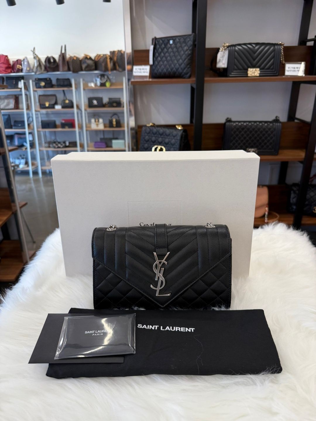 Saint Laurent Borsa a tracolla con catena busta 600195 139398596