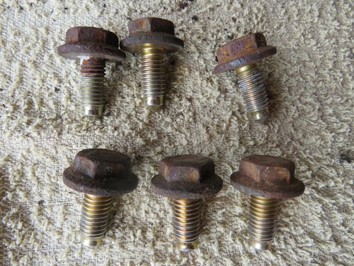 VW Golf 2 II  1.3 54 PS NZ Schrauben Hinterachse