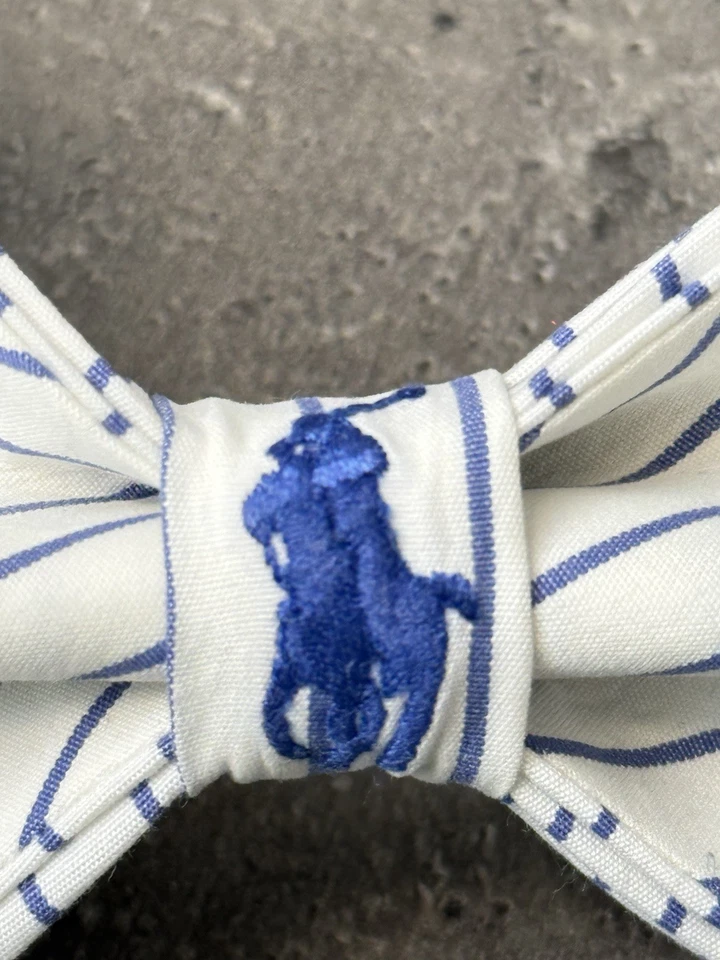 Pajarita a rayas blanca/azul personalizada para hombre preatada ajustable hecha a mano con pony Foto 3 de 3