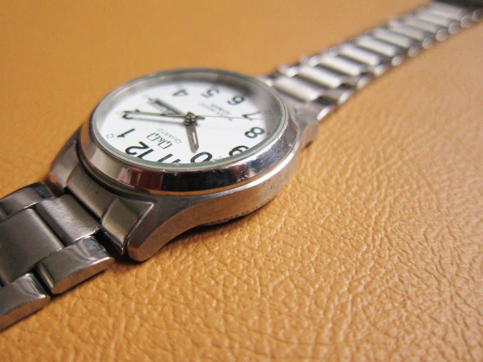 Q&Q (Citizen) 2105 S.S Reloj de Cuarzo con Esfera Blanca Foto 4 de 4