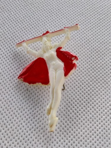Broche Ancienne Trapéziste En Plastique - 49 X 35 Mm, Bon état, Vintage