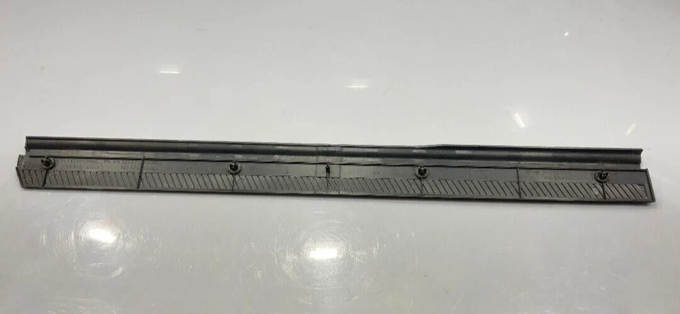 Nissan Xterra 2002 placa de umbral de puerta delantera derecha P/N 10987-Nn0500 original OEM Foto 2 de 4