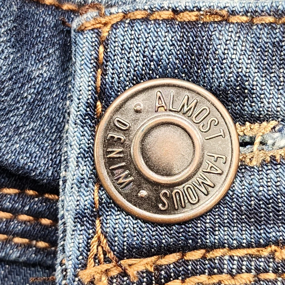 Jeans feminino quase famoso 11 juniores azul cintura média punho rolante magro desgastado - Imagem 2 de 4