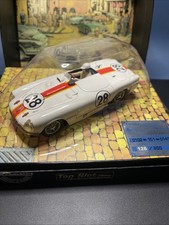 Voiture De Circuit Au 1/32 En