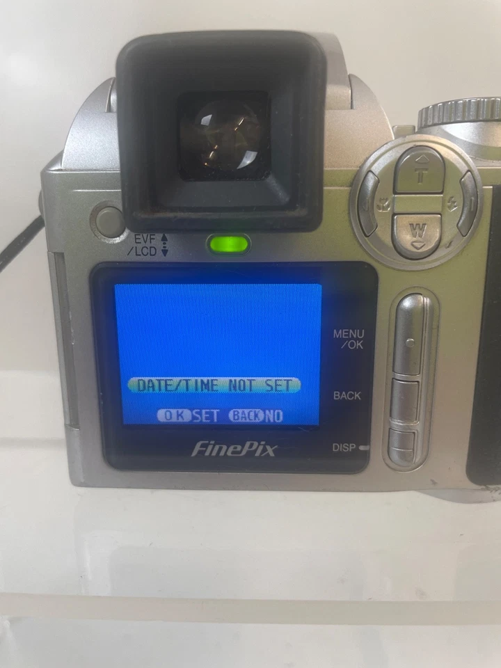 Fujifilm FinePix S Series S3000 3.2MP Digital Camera - With 2GB CardNO BATTERIES - Image 3 of 4