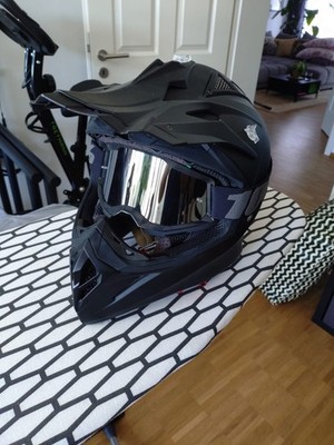 Airoh Aviator Motocross Supermoto Helm mit Brille 100% Größe XL in schwarz-matt