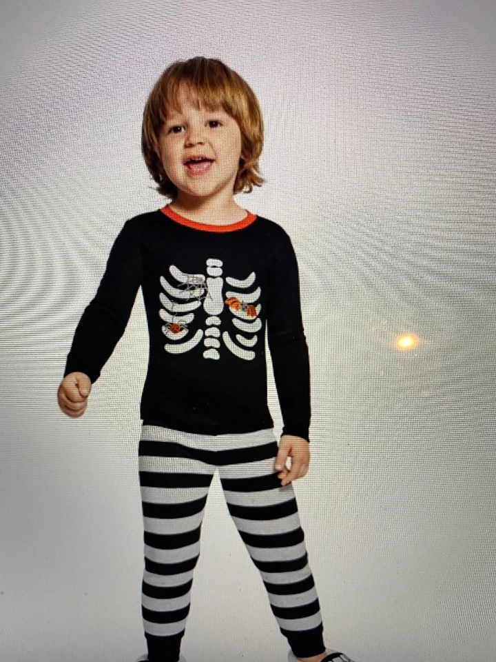 PIJAMA HALLOWEEN ESQUELETO NIÑOS TALLA 4T por Gymboree Foto 3 de 3