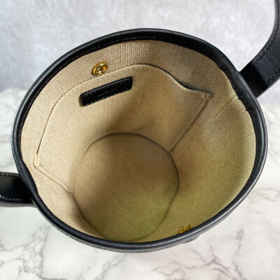 即発★A.P.C.★HELENE SMALL BUCKET BAG LIADV-F61542 即発☆A.P.C.☆HELENE SMALL BUCKET BAG LIADV-F61542