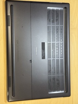 Dell Precision 7740 Xeon E-2276M 2.80GHz / 32GB RAM / 512GB SSD