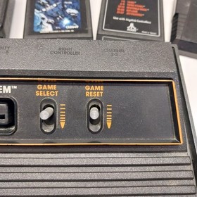 Atari CX-2600 kingtek SN 81080239 no power cord W/2 joysticks 3 games