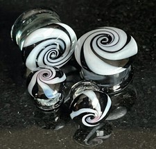 PAIR Black White Hypnotic Swirl Glass Double Flare Plugs Tunnels Gauges