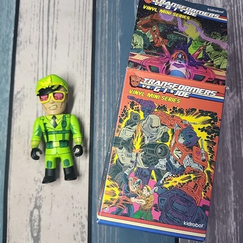 Kidrobot Transformers vs GI Joe Vinyl Mini Series FLAGG  figure 1/48 chase W/BOX
