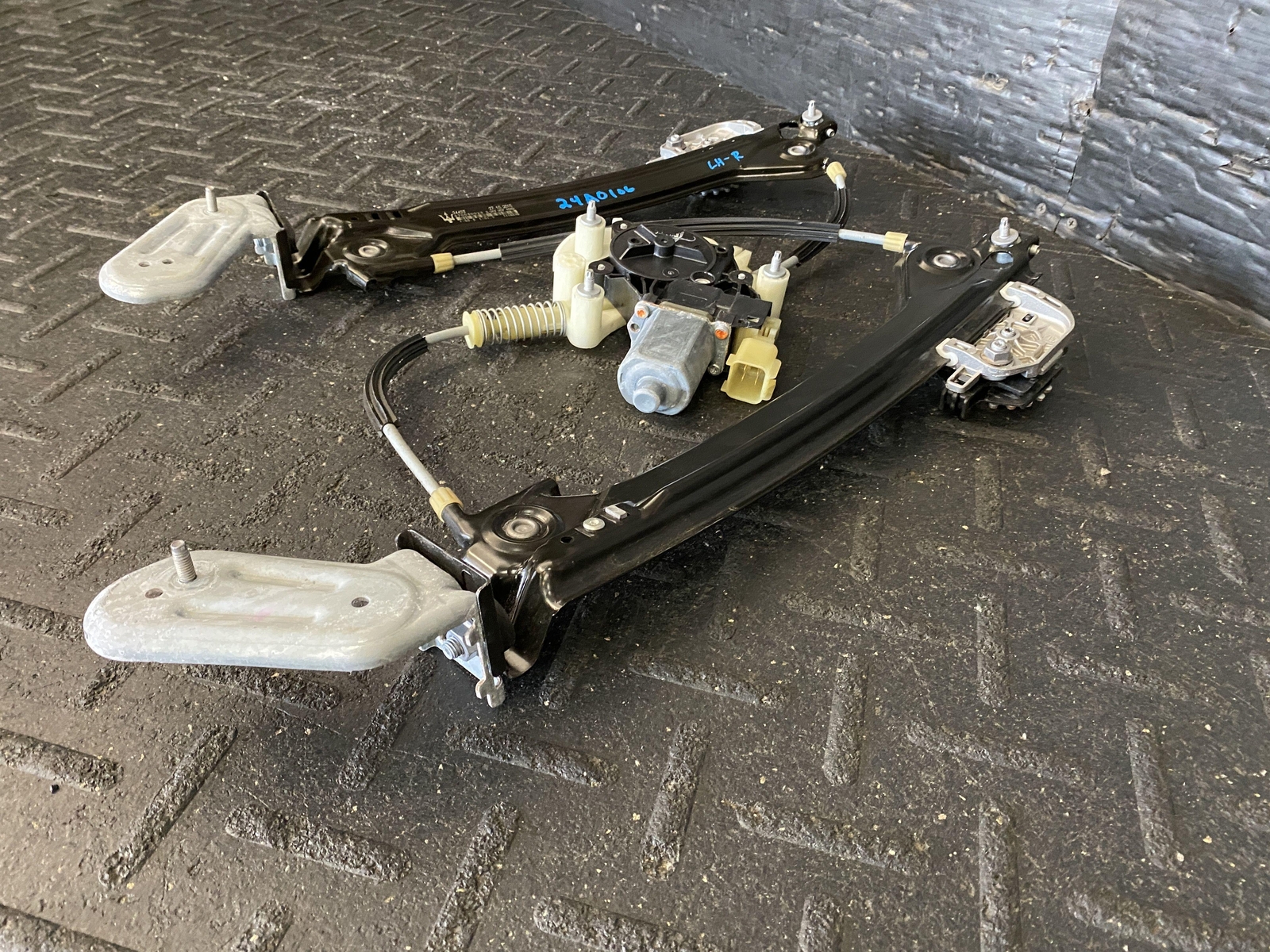 Maserati Ghibli 2014-2017 REAR Window regulator