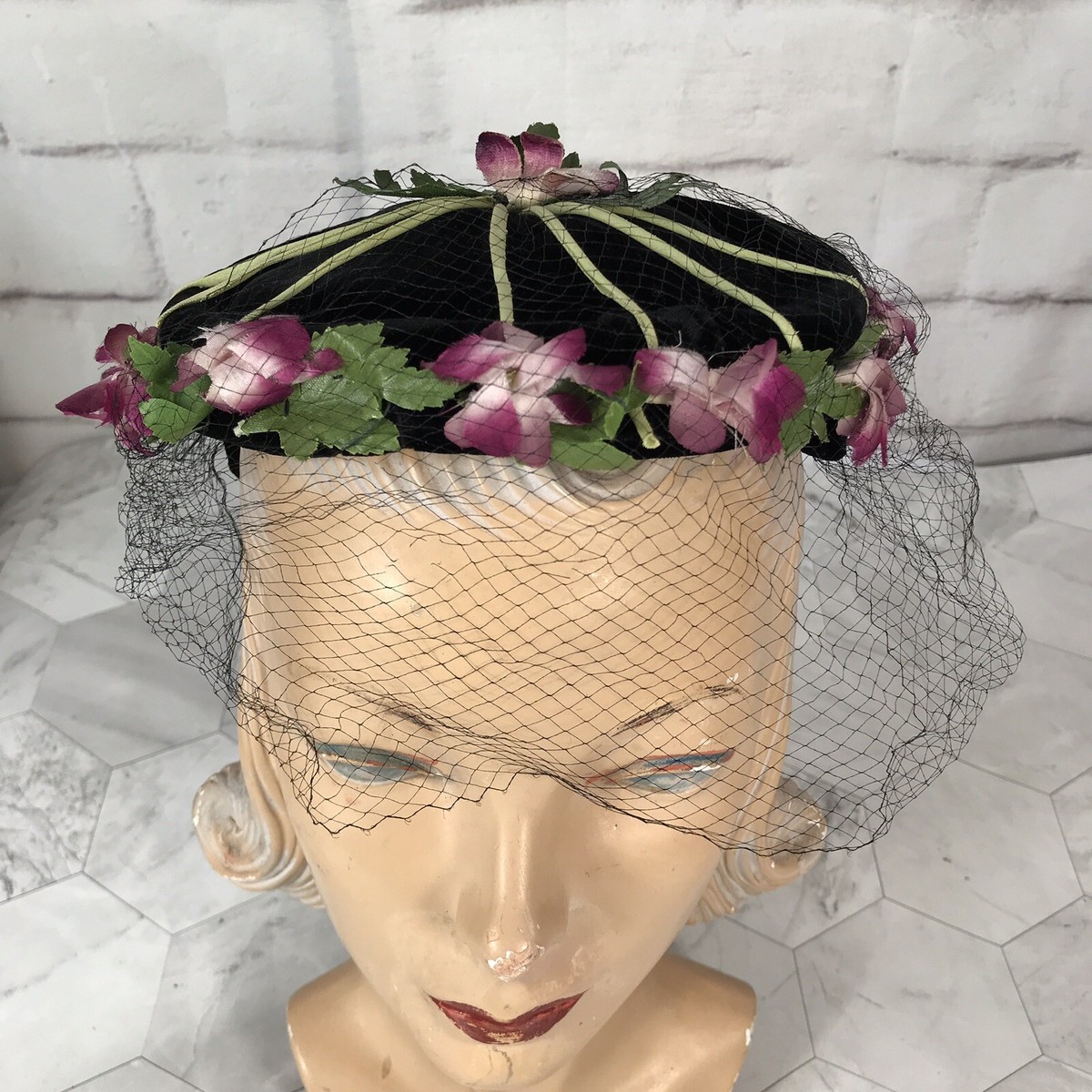 VTG 50s Black Velvet Pillbox Juliette Purple Flower Hat  display picture 1