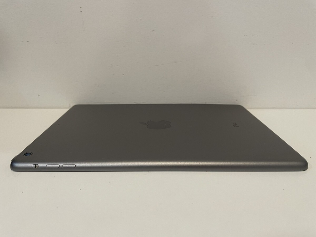 Apple iPad Air 1st Generation 16GB, Wi-Fi, 9.7 in - Space Gray