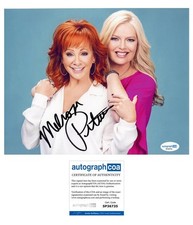 Melissa Peterman "Reba" AUTOGRAPH Signed 'Barbra Jean' 8x10 Photo B ACOA
