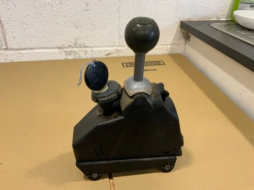 SMART CAR FORTWO 450 698CCC GEAR SELECTOR WITH IGNITION & KEY 0007542V003C28Y