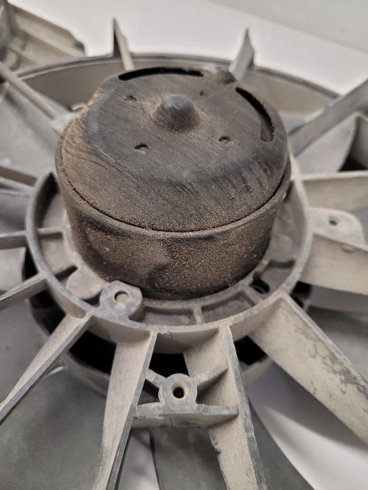 01-05 PONTIAC BONNEVILLE Radiator Fan Motor Fan Assembly SE - Image 4 of 4