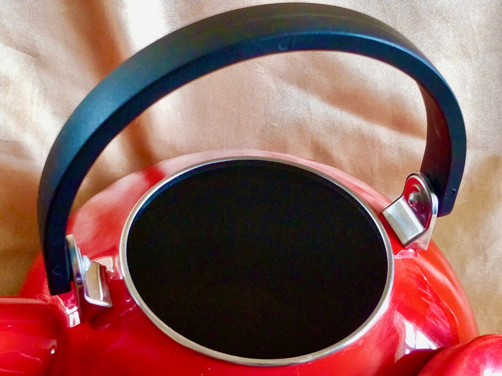 LE CREUSET Zen 1.5L Whistling Stove Top Kettle Cherry Red