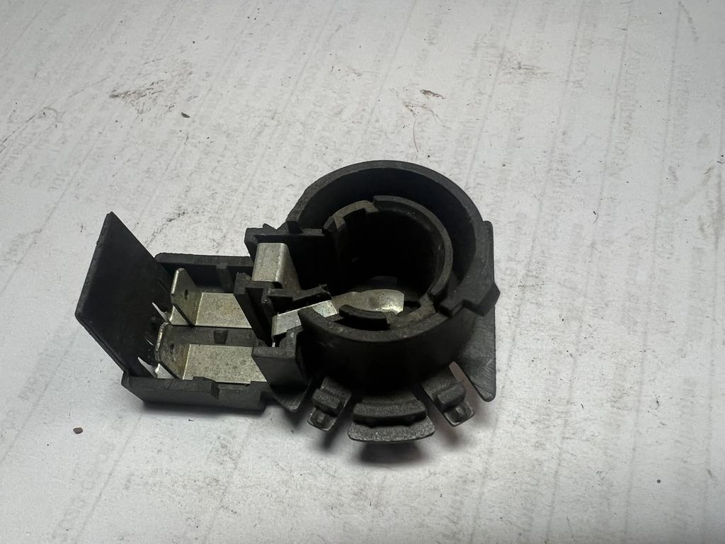 Audi A8 D2 100 A6 C4 Cabriolet Reversing Light Bulb Holder 