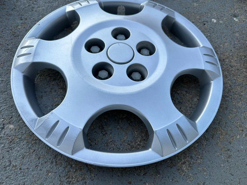 One 02-07 Saturn Vue Bolt On 16” Hubcap Wheel Cover 22661203 03 04 05 06 - Image 2 of 4